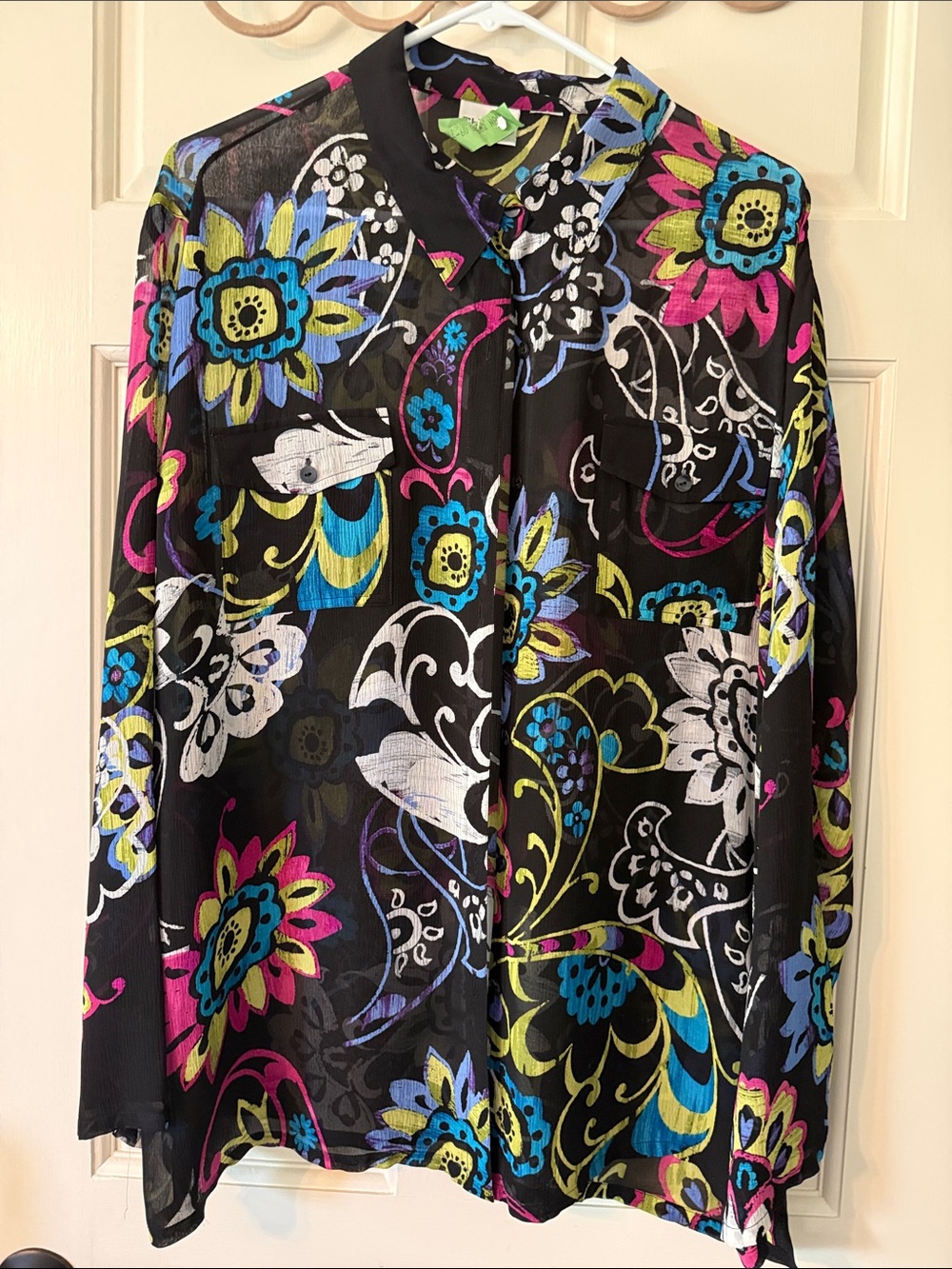 Chicos Size 3 oversized blouse in a fabulous colorful pattern.